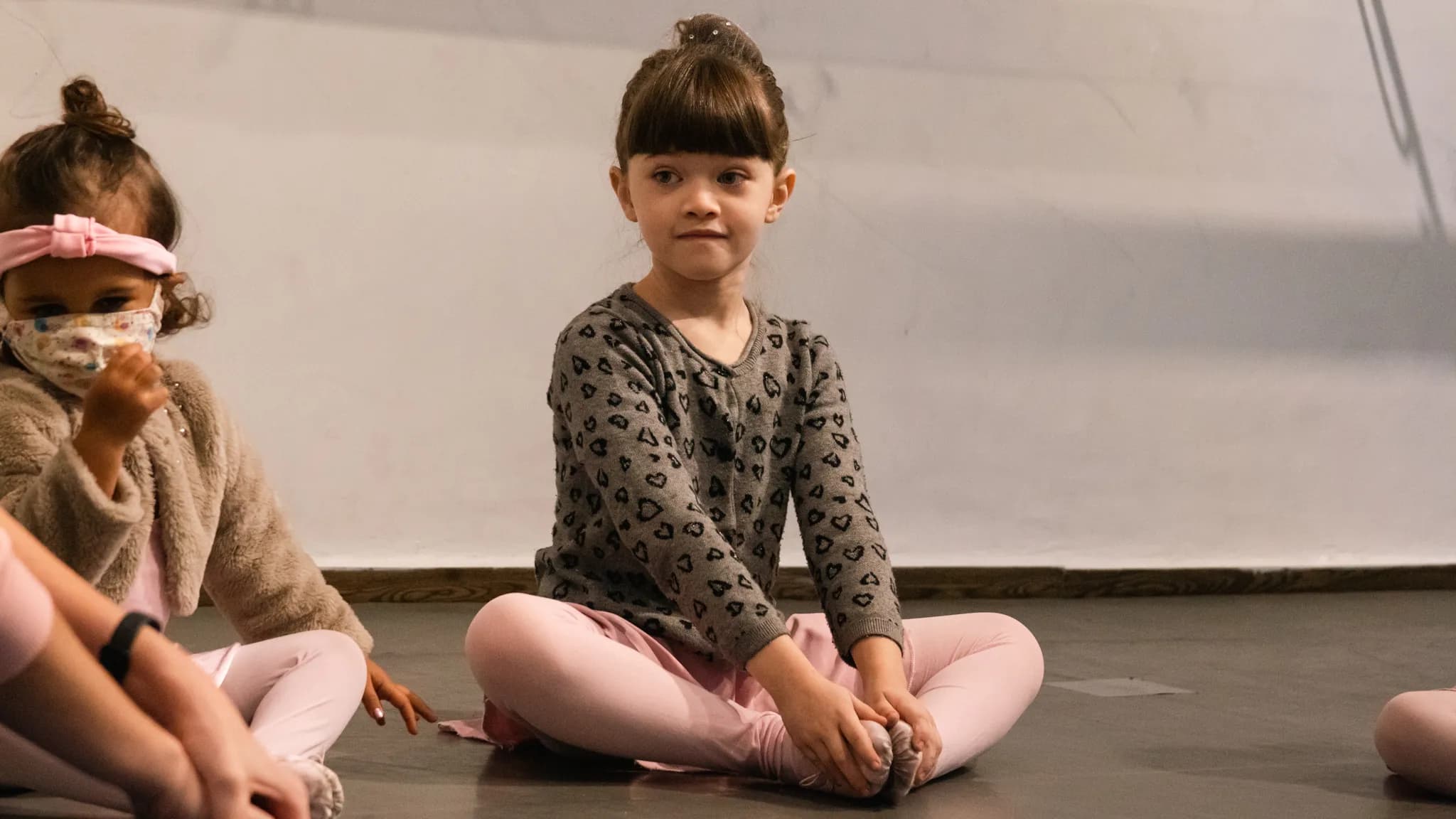 Criança em aula de ballet infantil